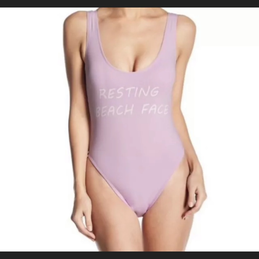 Bikini lab “resting beach face”